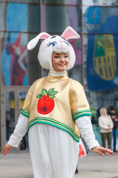 Зайчик «Новогодний шарик» карнавальный костюм для аниматоров